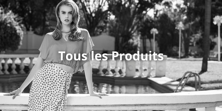 Femme élégante portant une jupe à pois et un haut fluide, posant devant une piscine dans un jardin, avec le texte "Tous les Produits" au centre.