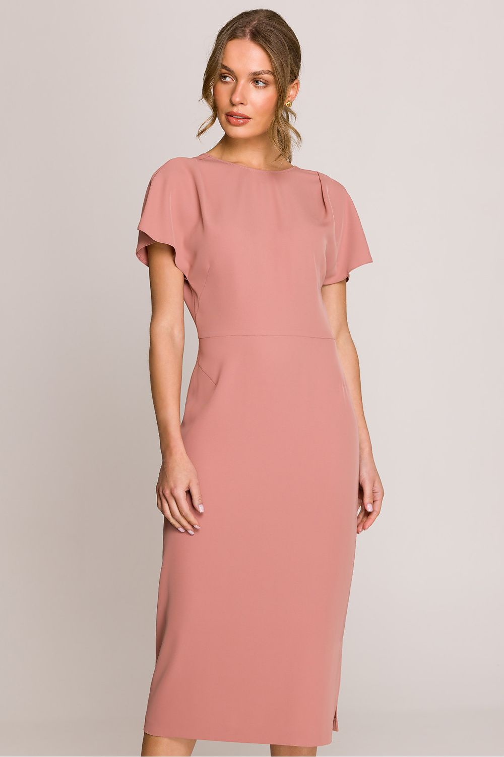 Vue de face de la robe midi rose Élégante Élodie de VidenaParis, coupe ajustée et manches courtes.