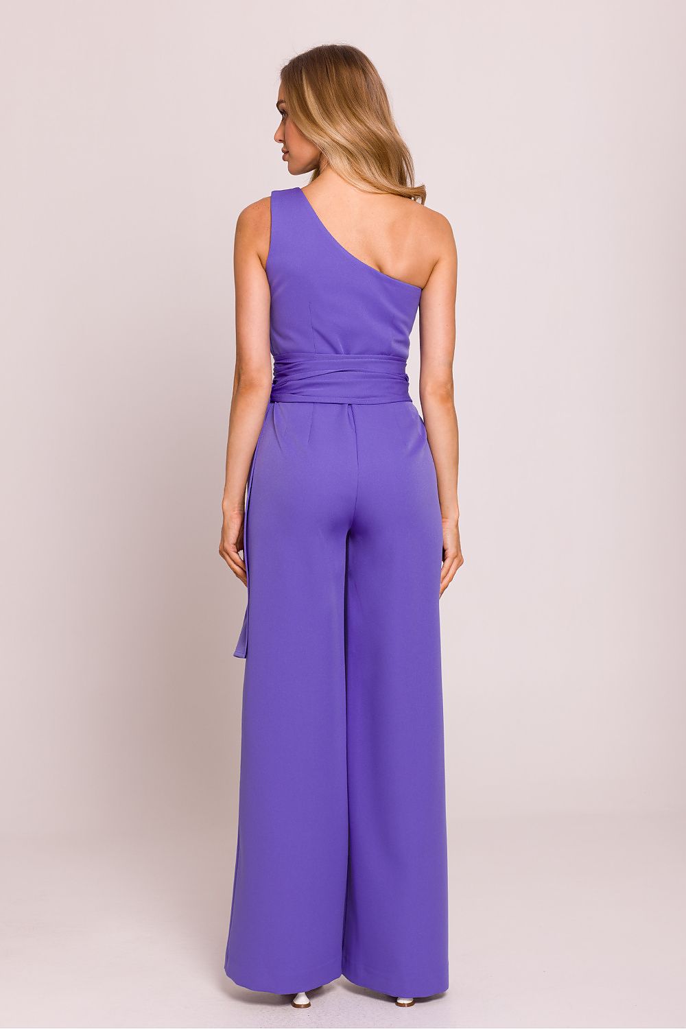Combinaison violet l asymétrique pour femme, élégante et fluide, mode durable fabriquée en Europe.