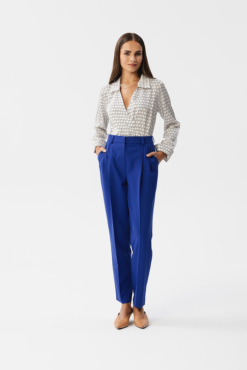 Pantalon tailleur bleu électrique Alexandre de VidenaParis, silhouette ajustée et moderne.