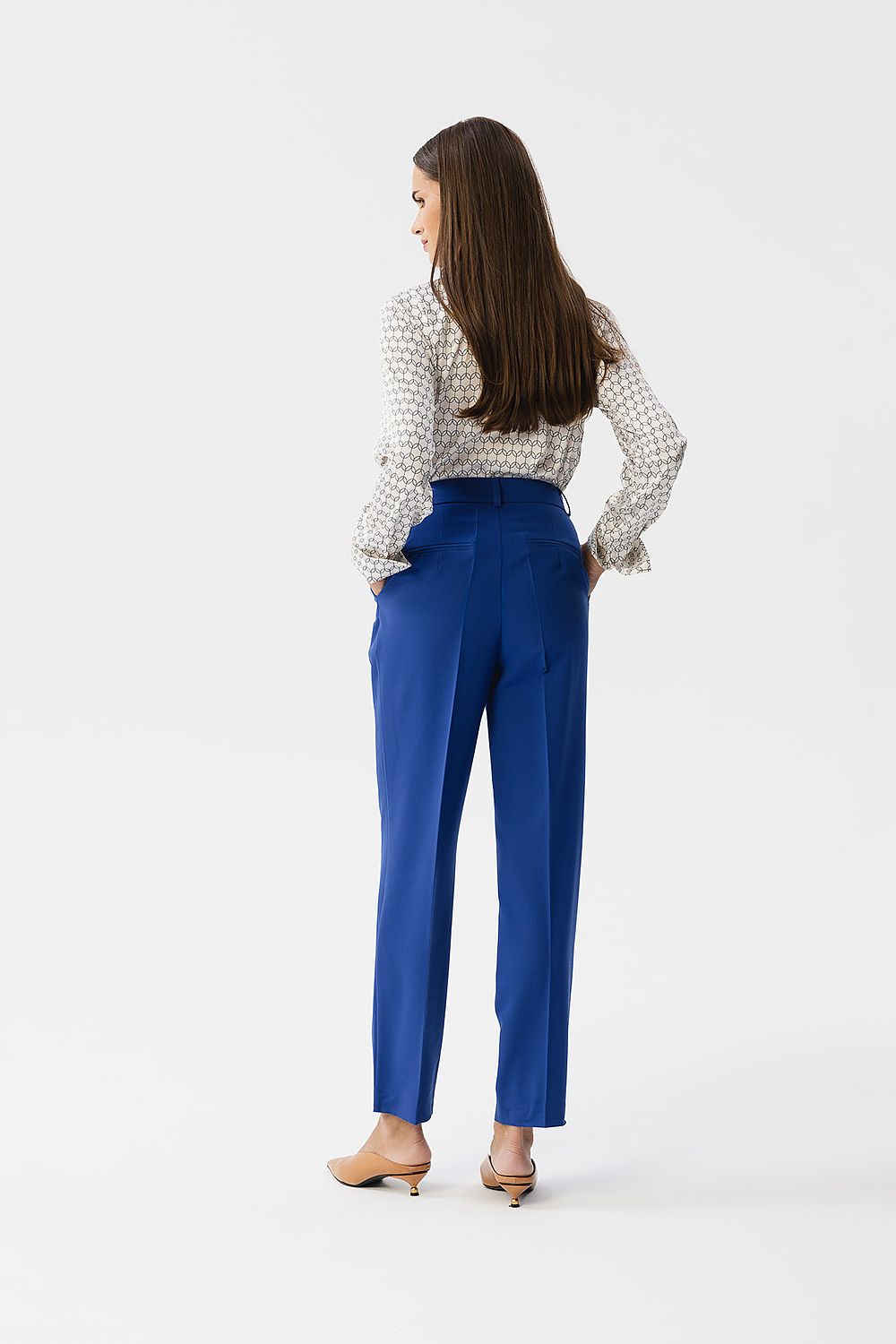 Pantalon tailleur bleu électrique Alexandre de VidenaParis, silhouette ajustée et moderne.