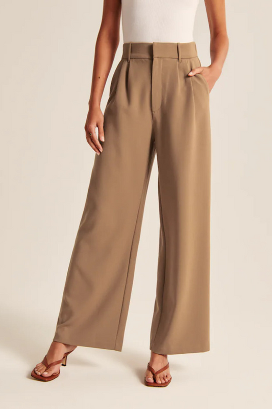 Pantalon large bronze pour femme, coupe fluide et taille haute, parfait pour un look estival élégant.