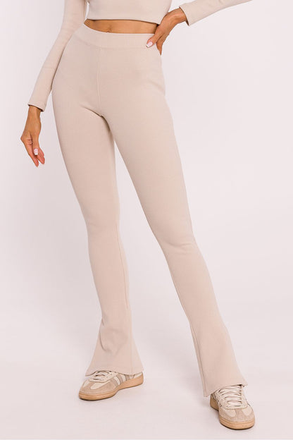 Legging côtelé long en coton beige, taille haute avec fente latérale – style parisien moderne et confection européenne 