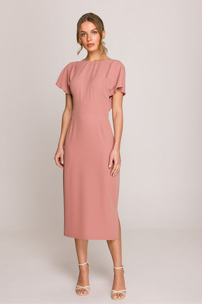 Vue de face de la robe midi rose Élégante Élodie de VidenaParis, coupe ajustée et manches courtes.

