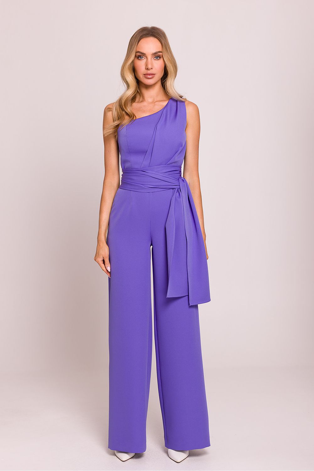 Combinaison violet l asymétrique pour femme, élégante et fluide, mode durable fabriquée en Europe.
