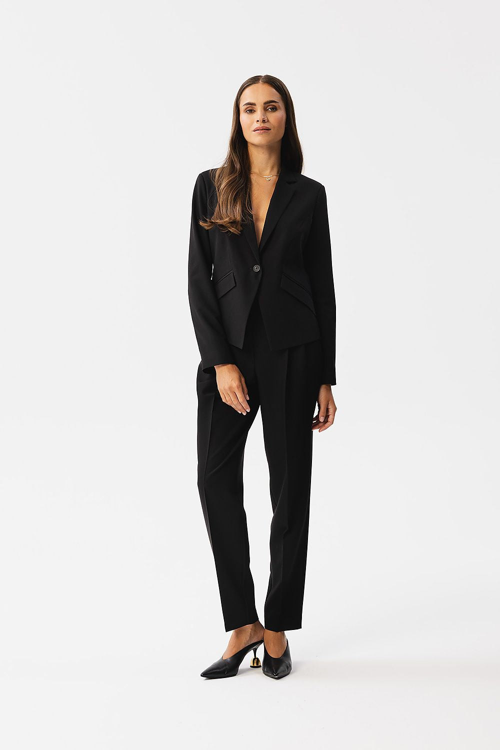 Veste tailleur noire de VidenaParis, look sophistiqué et intemporel.