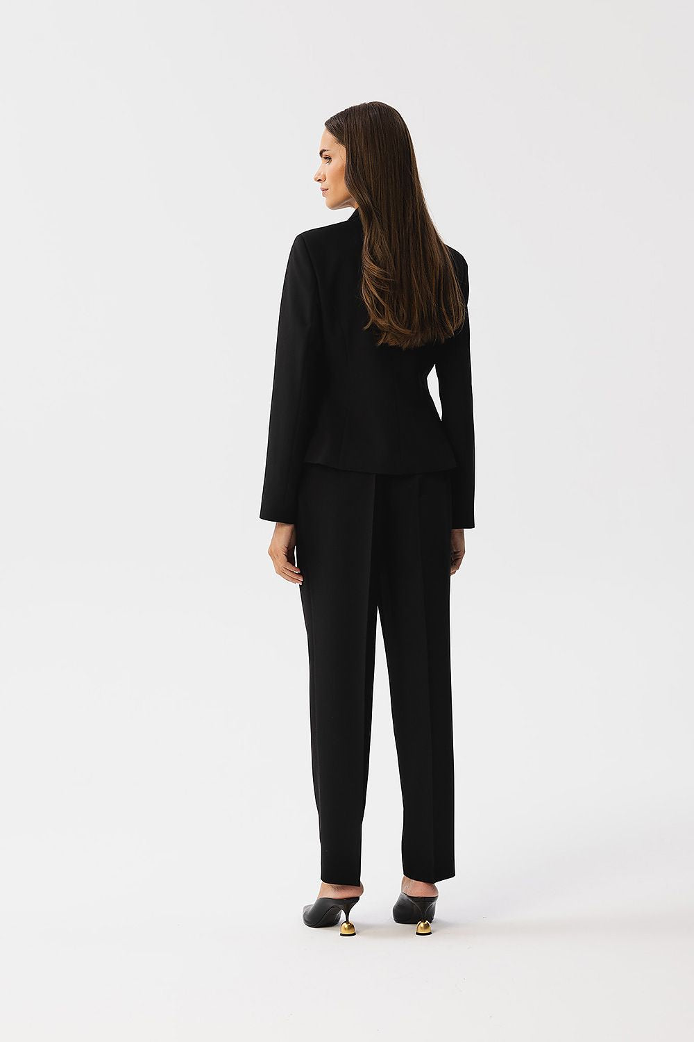 Veste tailleur noire de VidenaParis, look sophistiqué et intemporel.
